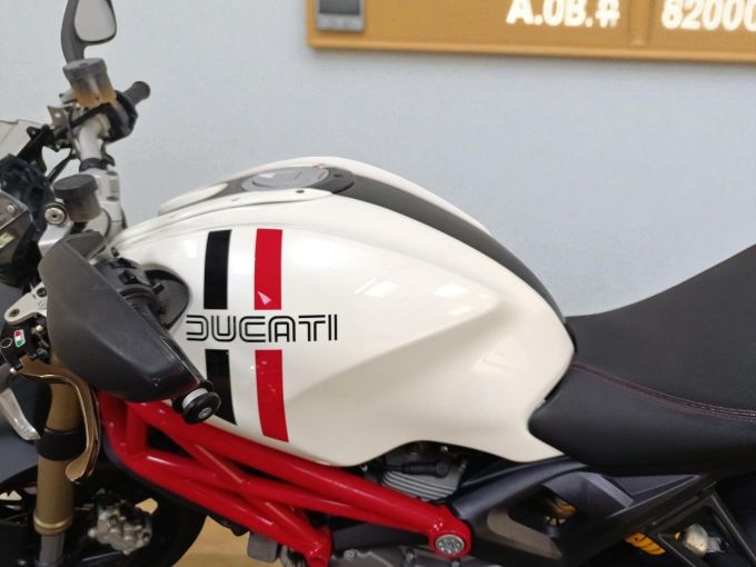 DUCATI 1100 MONSTER 4