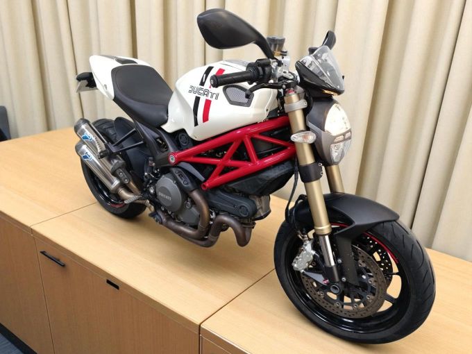 DUCATI 1100 MONSTER 4