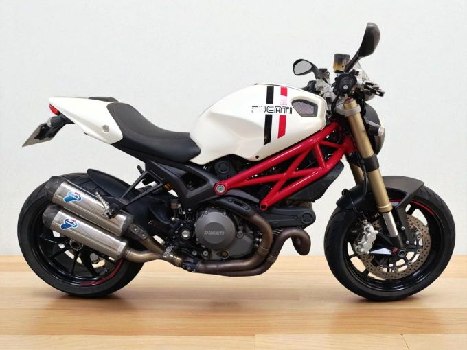 DUCATI 1100 MONSTER 4