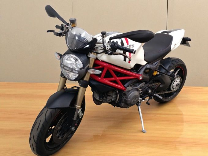DUCATI 1100 MONSTER 4