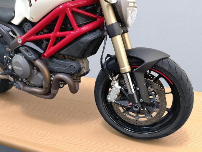 DUCATI 1100 MONSTER 4