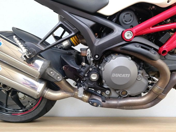 DUCATI 1100 MONSTER 4