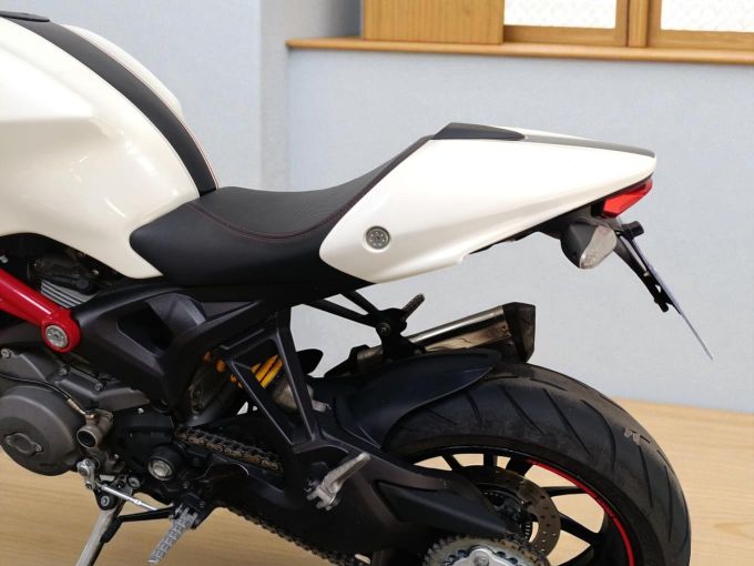 DUCATI 1100 MONSTER 4