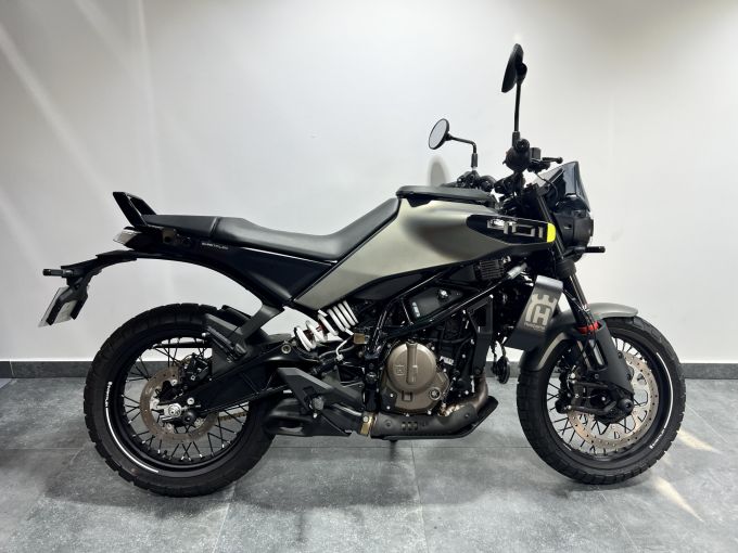 HUSQVARNA SVARTPILEN 401 4