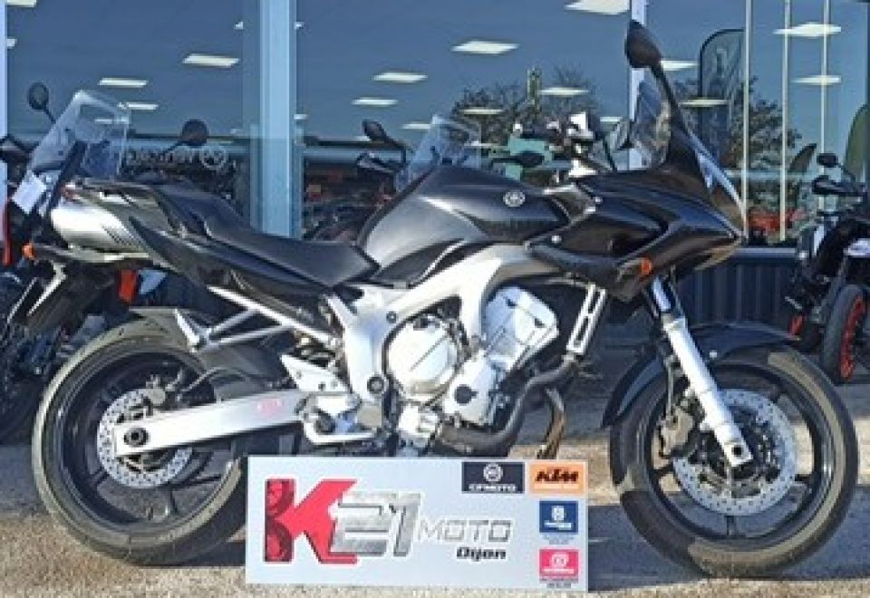 YAMAHA FZ6 600 FAZER 4