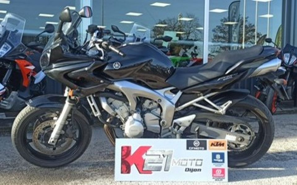 YAMAHA FZ6 600 FAZER 4