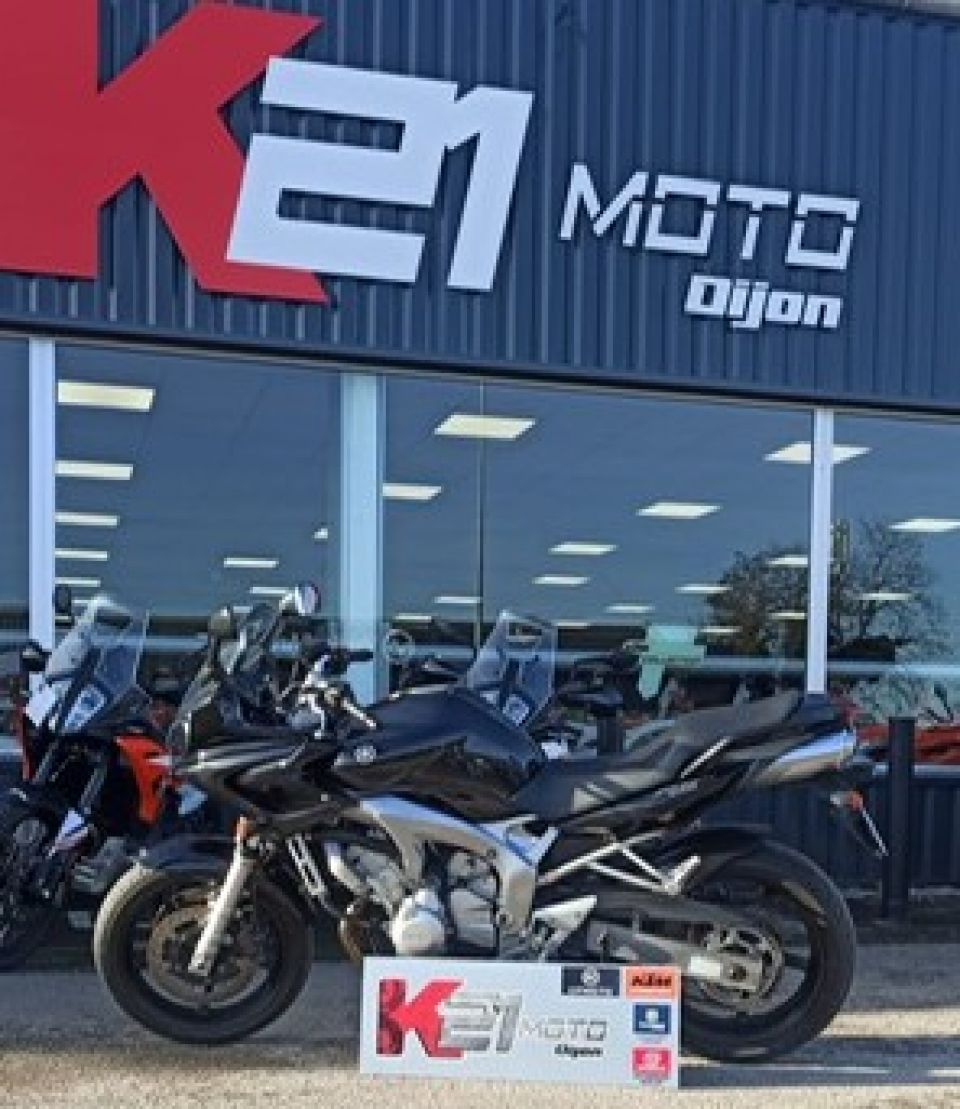 YAMAHA FZ6 600 FAZER 4