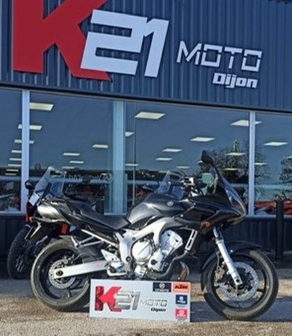 YAMAHA FZ6 600 FAZER 4