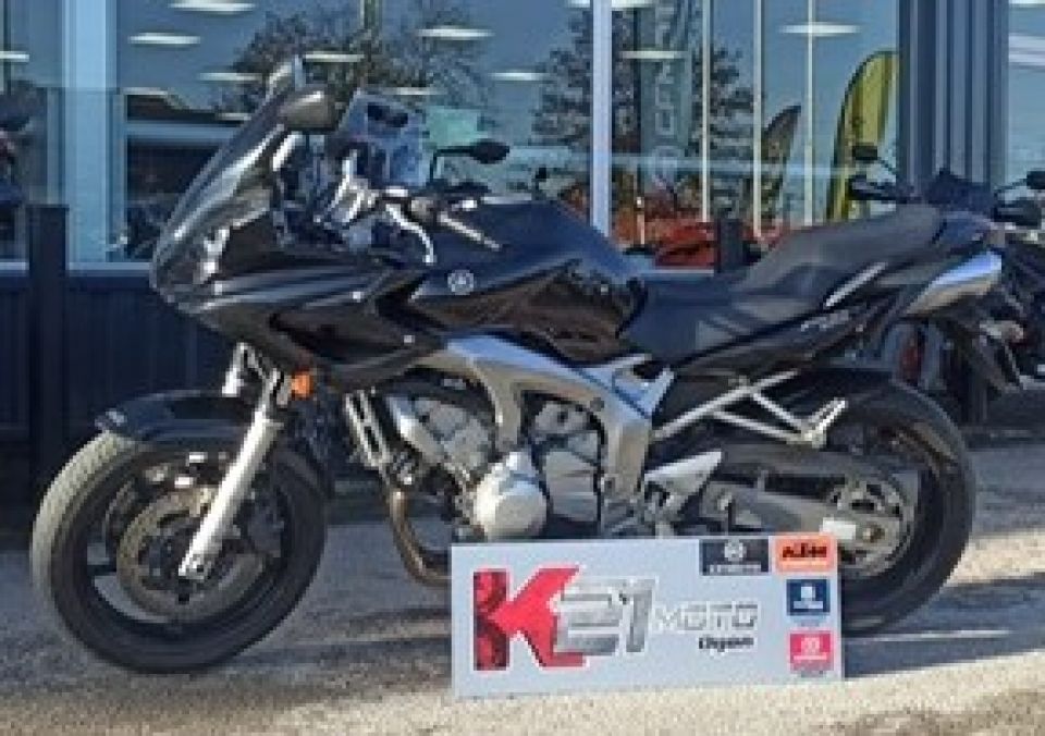 YAMAHA FZ6 600 FAZER 4