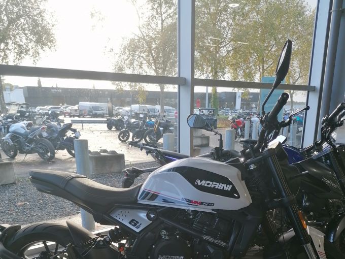 MOTO MORINI SEIEMMEZZO STR 650 4