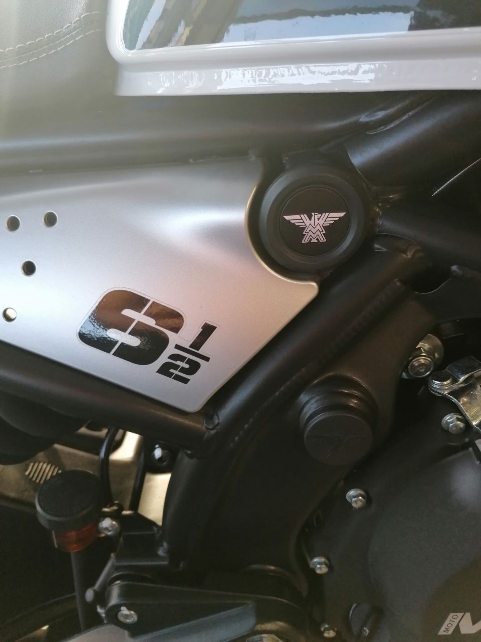 MOTO MORINI SEIEMMEZZO STR 650 4