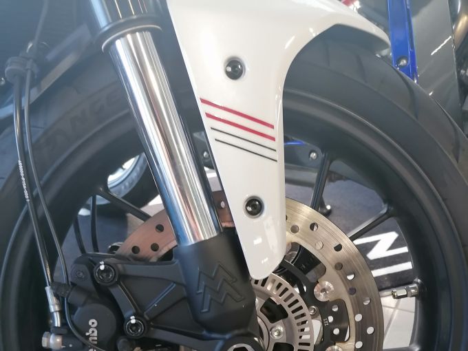 MOTO MORINI SEIEMMEZZO STR 650 4