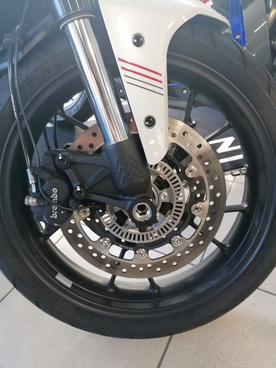 MOTO MORINI SEIEMMEZZO STR 650 4