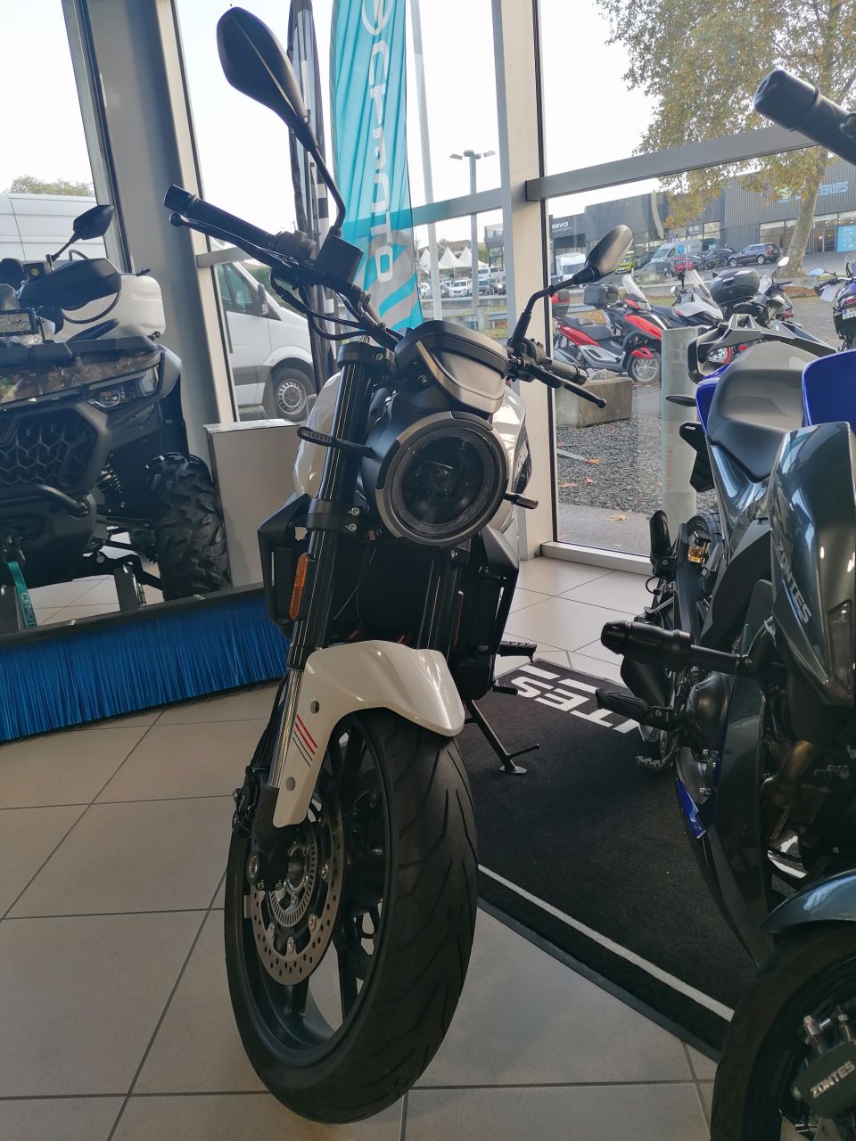 MOTO MORINI SEIEMMEZZO STR 650 4