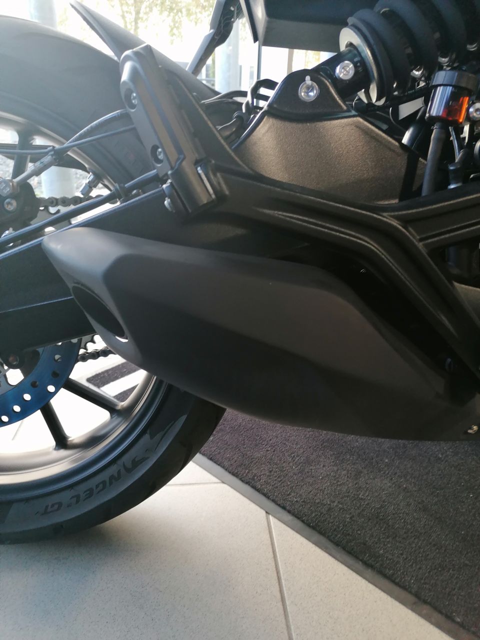 MOTO MORINI SEIEMMEZZO STR 650 4