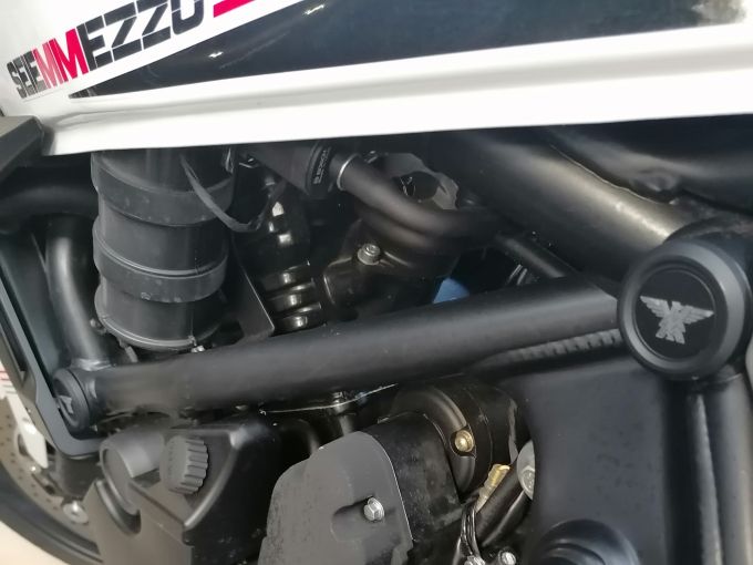 MOTO MORINI SEIEMMEZZO STR 650 4