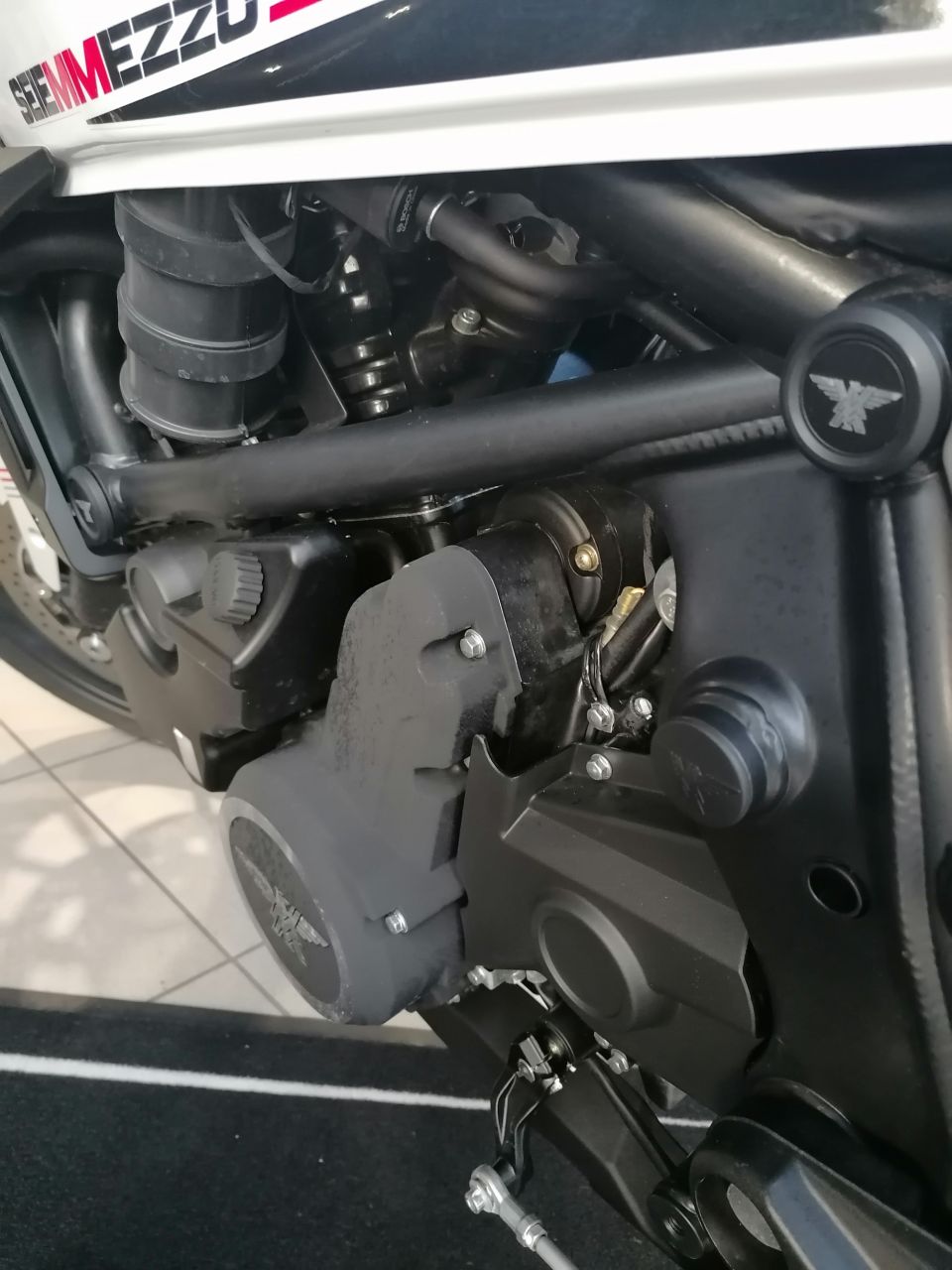 MOTO MORINI SEIEMMEZZO STR 650 4