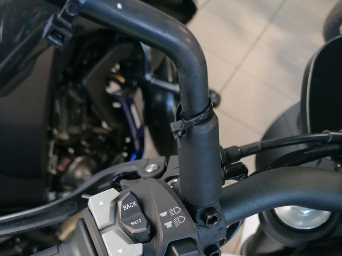 MOTO MORINI SEIEMMEZZO STR 650 4