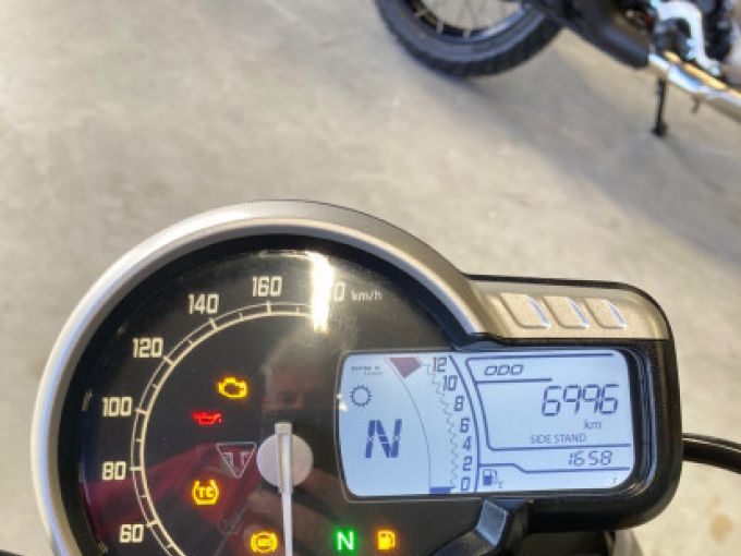 TRIUMPH SPEED 400 4