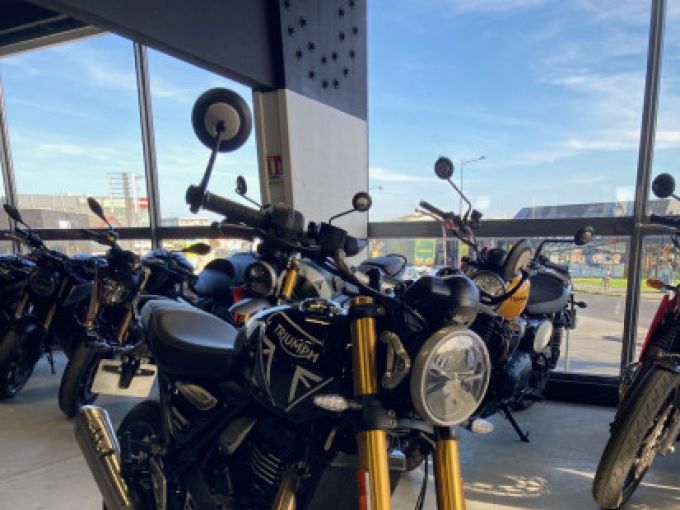 TRIUMPH SPEED 400 4