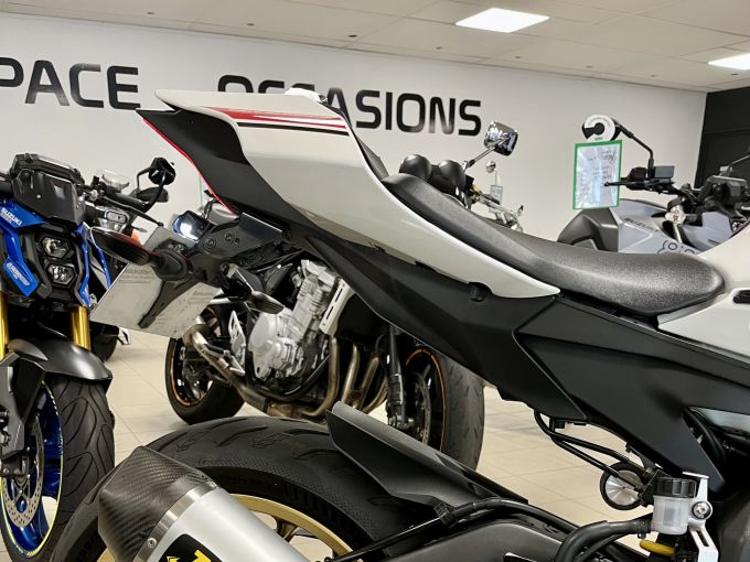 YAMAHA YZF 1000 R1 60TH 4