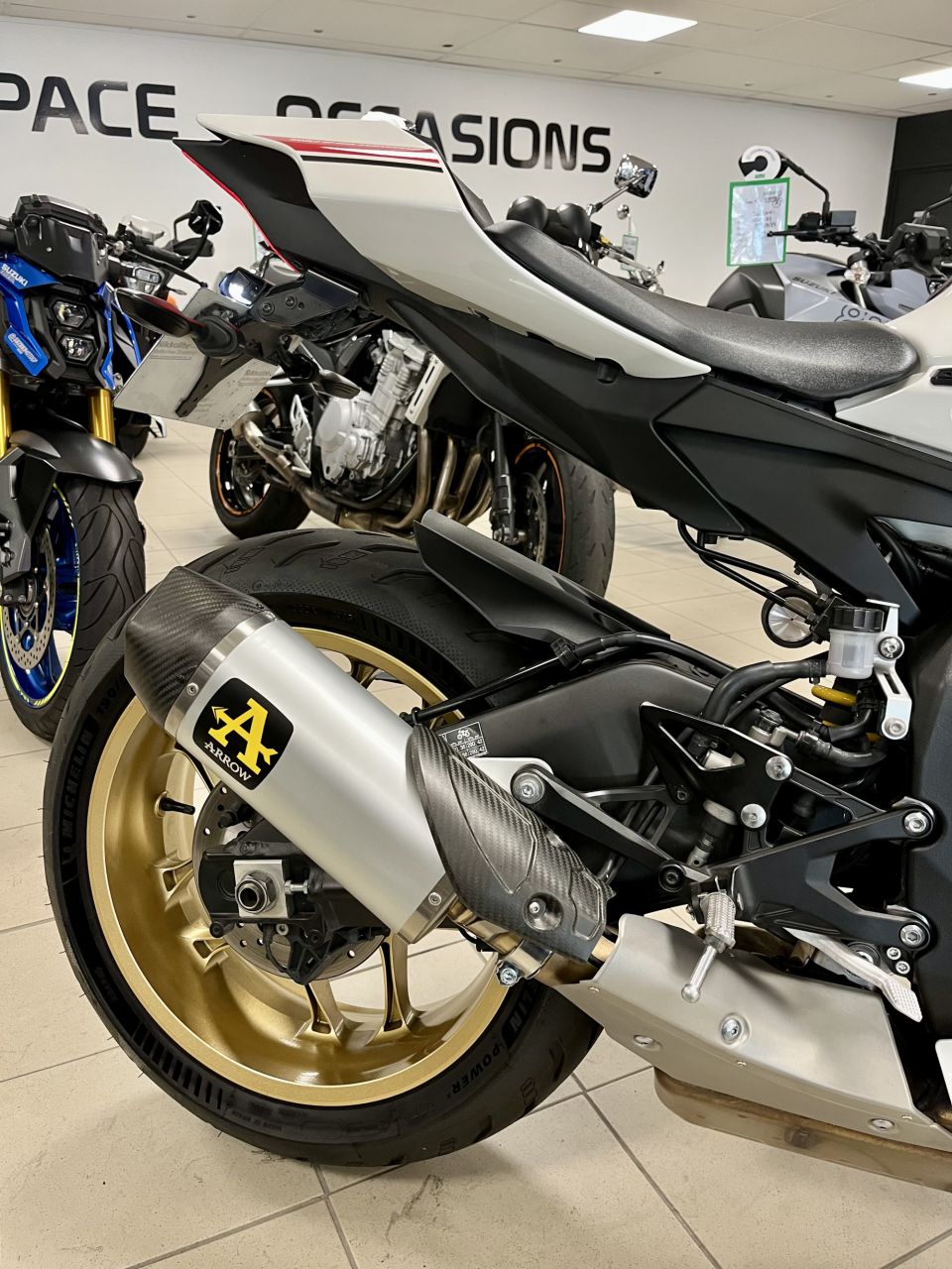 YAMAHA YZF 1000 R1 60TH 4