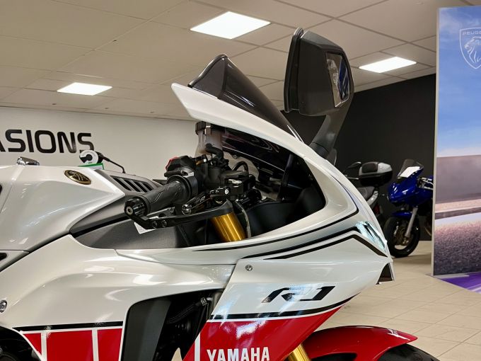 YAMAHA YZF 1000 R1 60TH 4