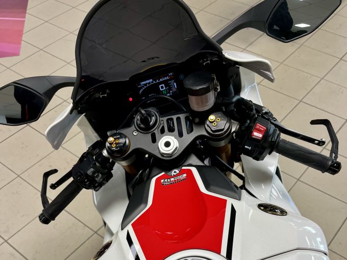 YAMAHA YZF 1000 R1 60TH 4