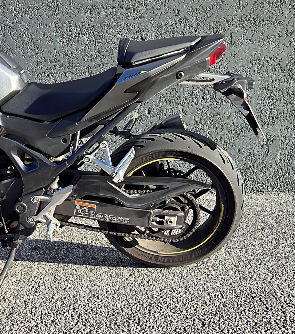 HONDA CB 750 HORNET 4