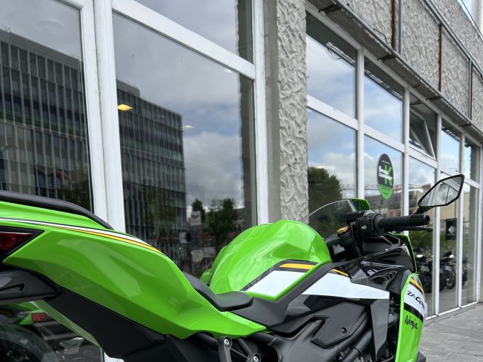 KAWASAKI ZX 400 4