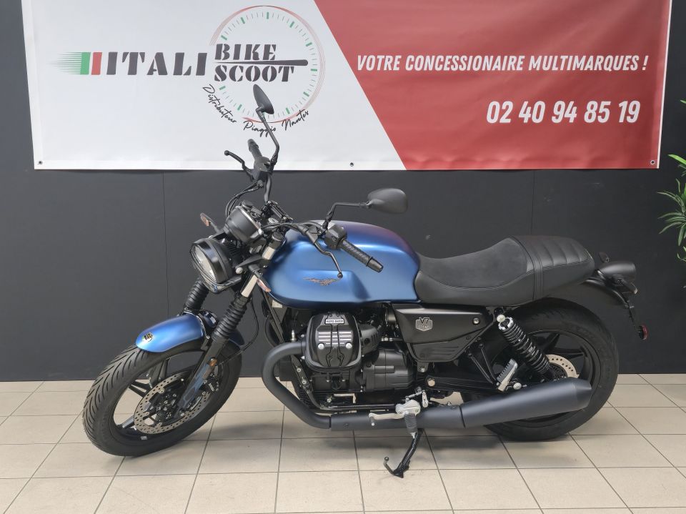 MOTO GUZZI V7 STONE 4
