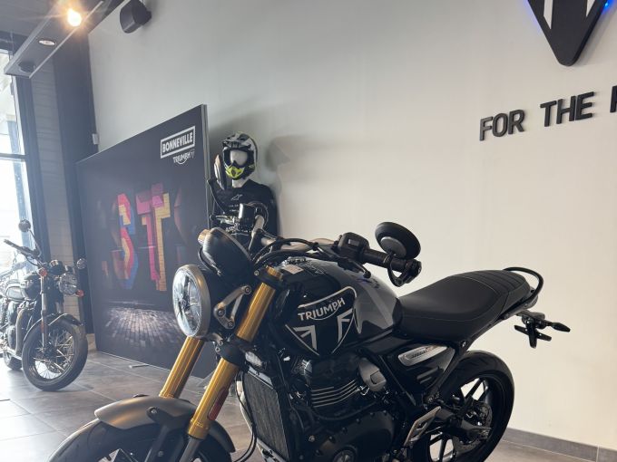 TRIUMPH SPEED 400 4