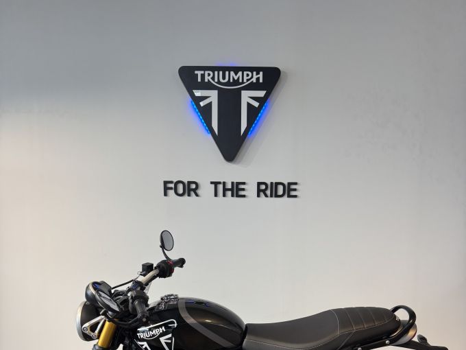 TRIUMPH SPEED 400 4