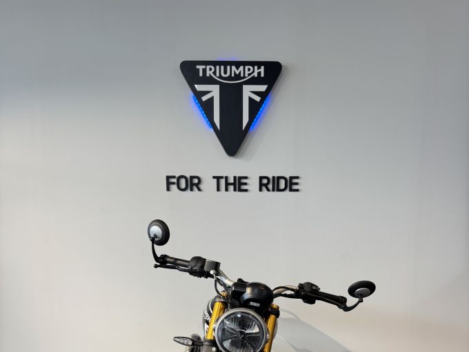 TRIUMPH SPEED 400 4