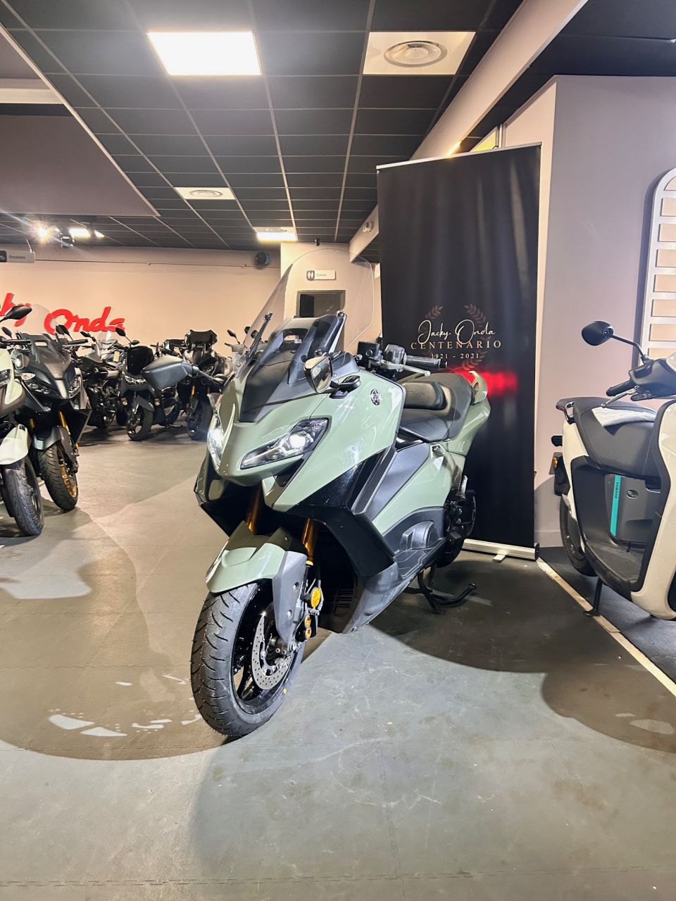 YAMAHA XP T-MAX 560 TECH MAX 4