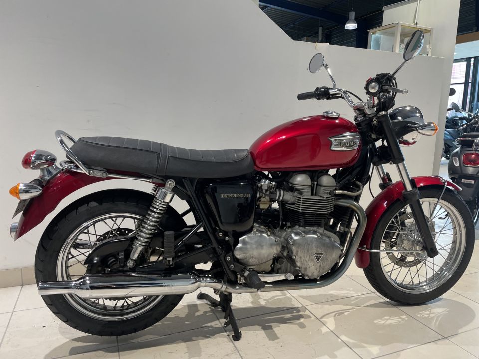 TRIUMPH BONNEVILLE 800 4