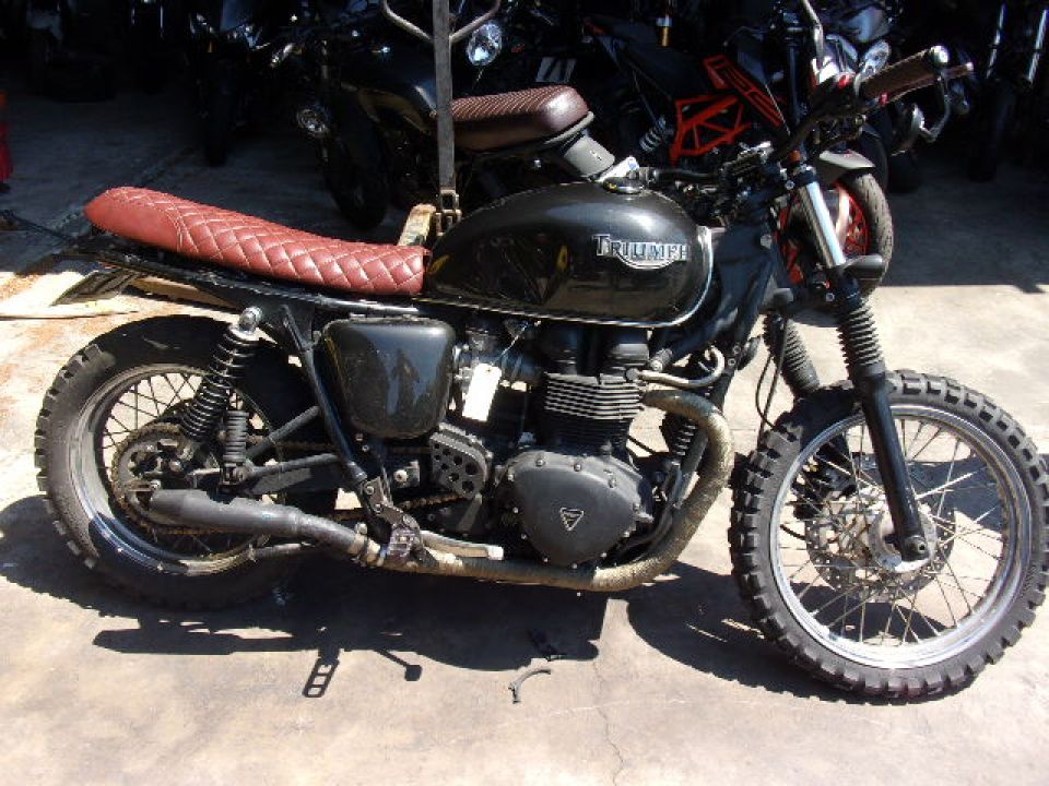 TRIUMPH BONNEVILLE 865 T100 IE 4