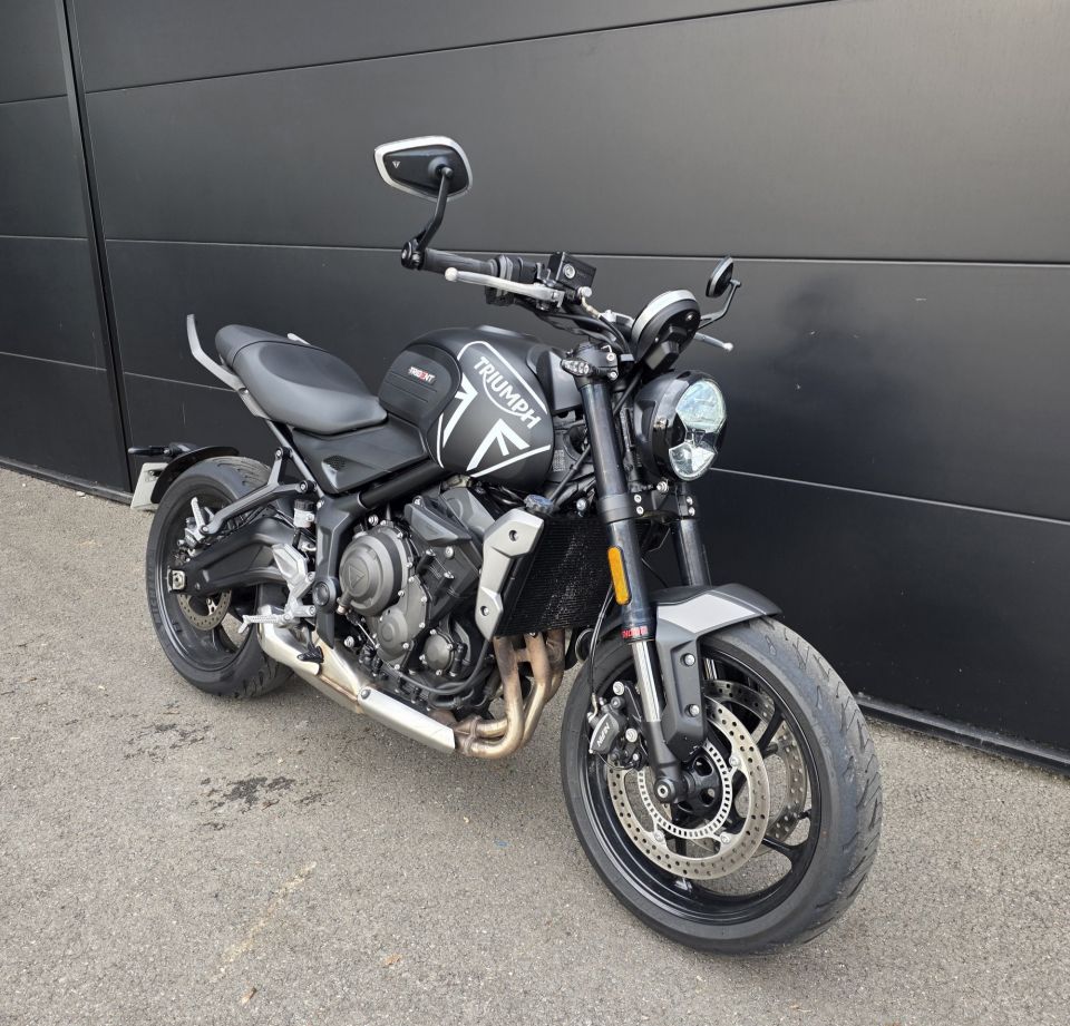 TRIUMPH TRIDENT 660 4