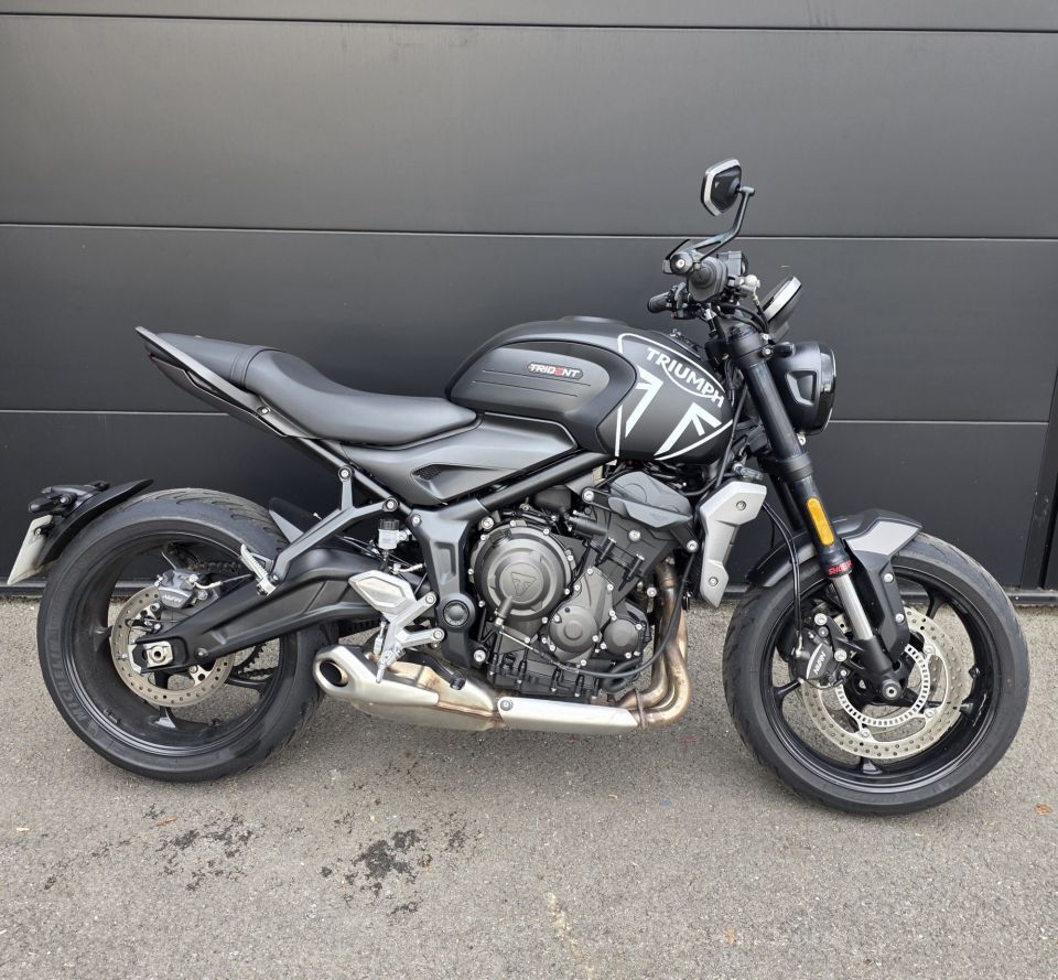 TRIUMPH TRIDENT 660 4