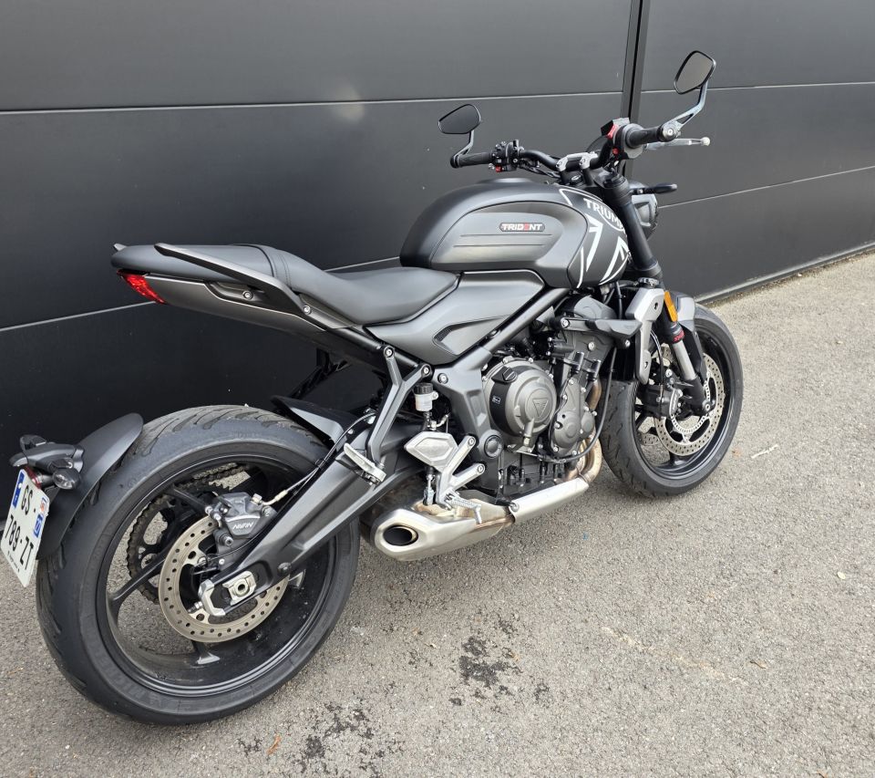 TRIUMPH TRIDENT 660 4