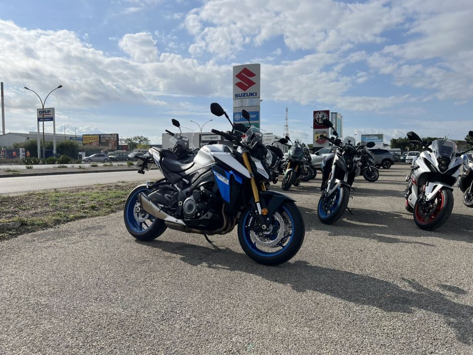SUZUKI GSX-S 1000 4
