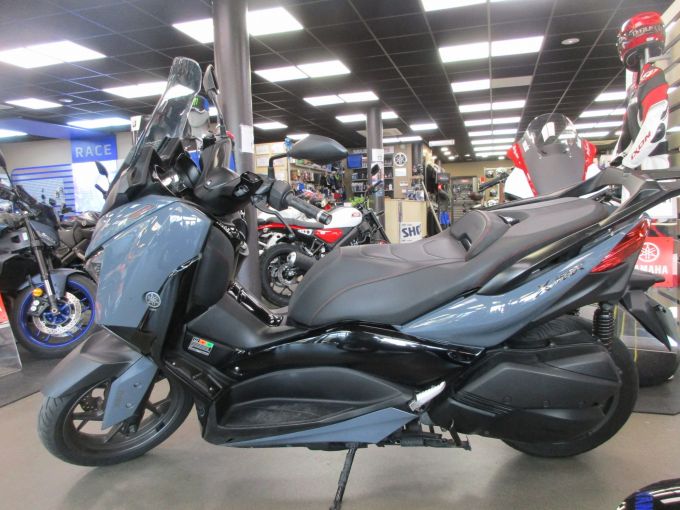 YAMAHA XMAX 300 Tech Max 4