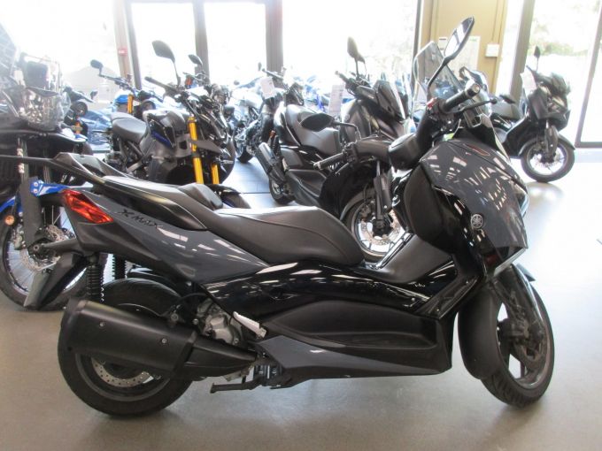 YAMAHA XMAX 300 Tech Max 4