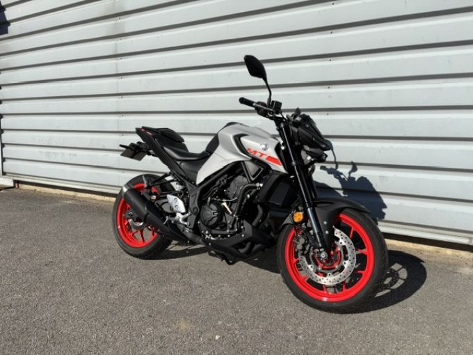 YAMAHA MT03 4