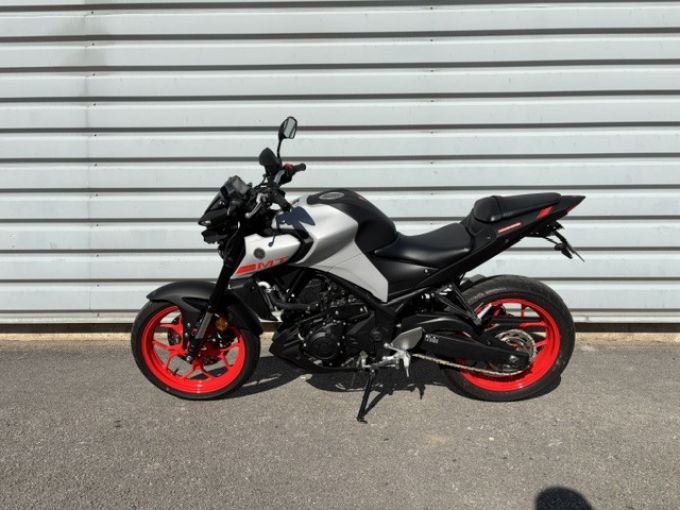 YAMAHA MT03 4