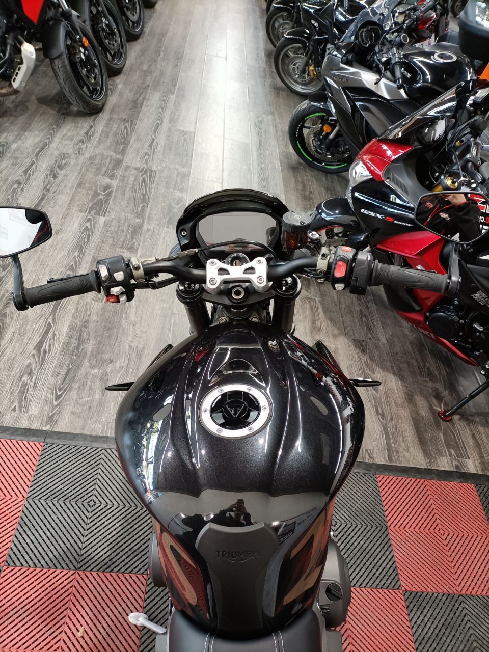 TRIUMPH STREET TRIPLE 765 RS 4