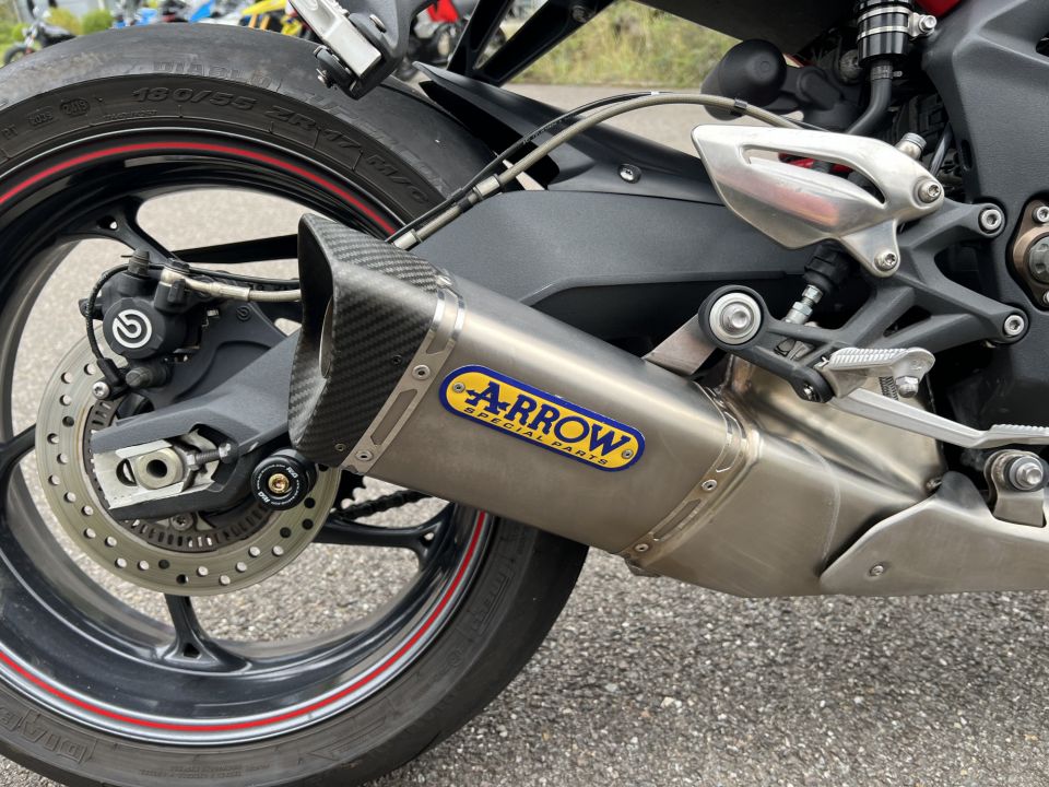 TRIUMPH STREET TRIPLE 675 R 4