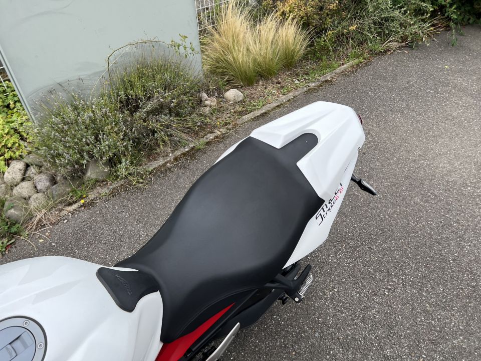 TRIUMPH STREET TRIPLE 675 R 4