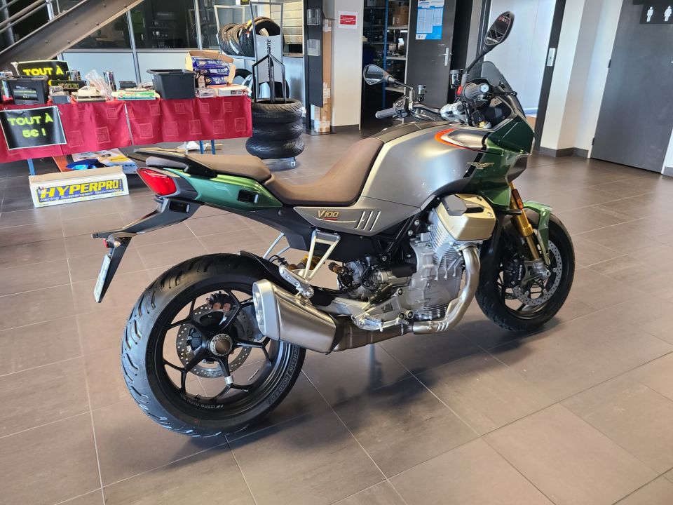 MOTO GUZZI V100 Mandello S 4