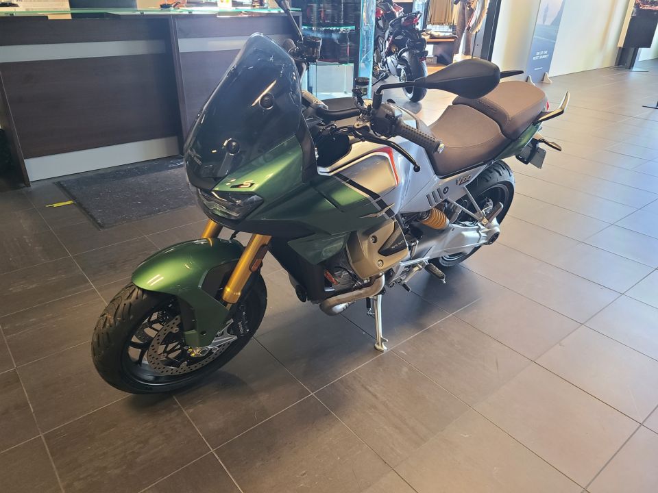 MOTO GUZZI V100 Mandello S 4